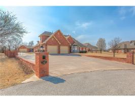 612 S Tallchief Court