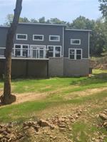 2804 W Ridgeway Lane