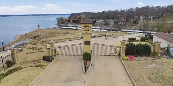 25 Grand Lake