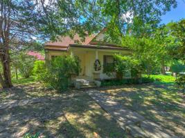 323 N Choctaw Avenue