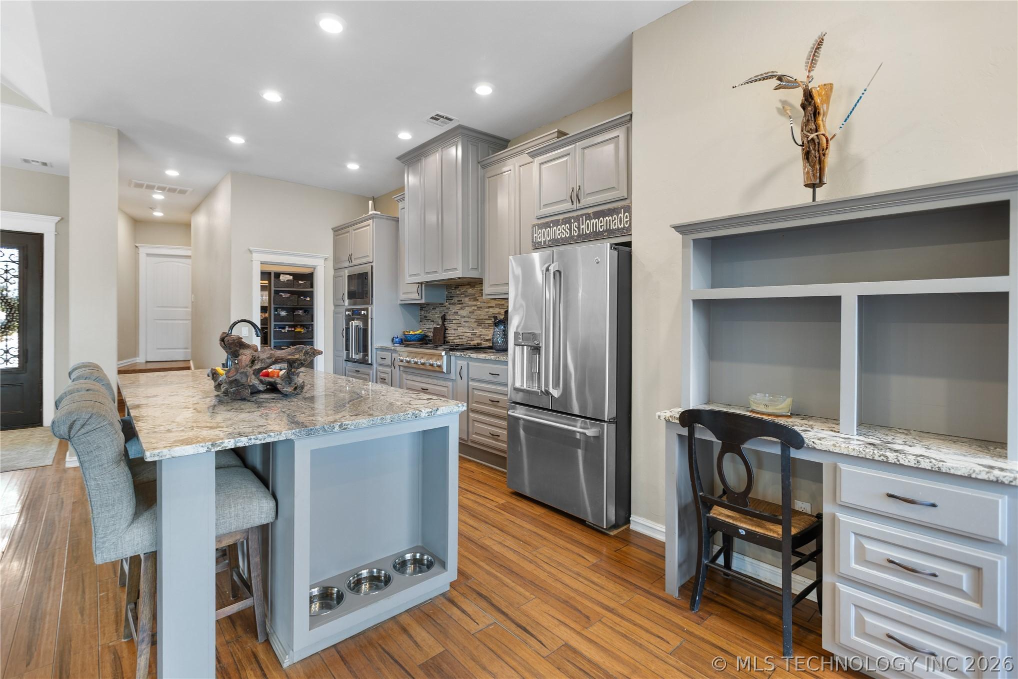 Image 3: Kitchen