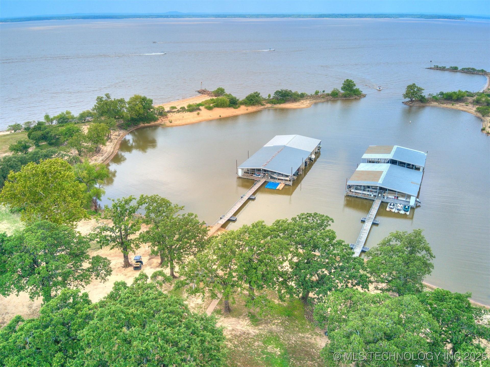 Image 4: A slip with HydroHoist lift  conveys with property