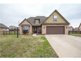 1009 W Dogwood Street