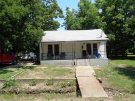 712 W Grand Avenue