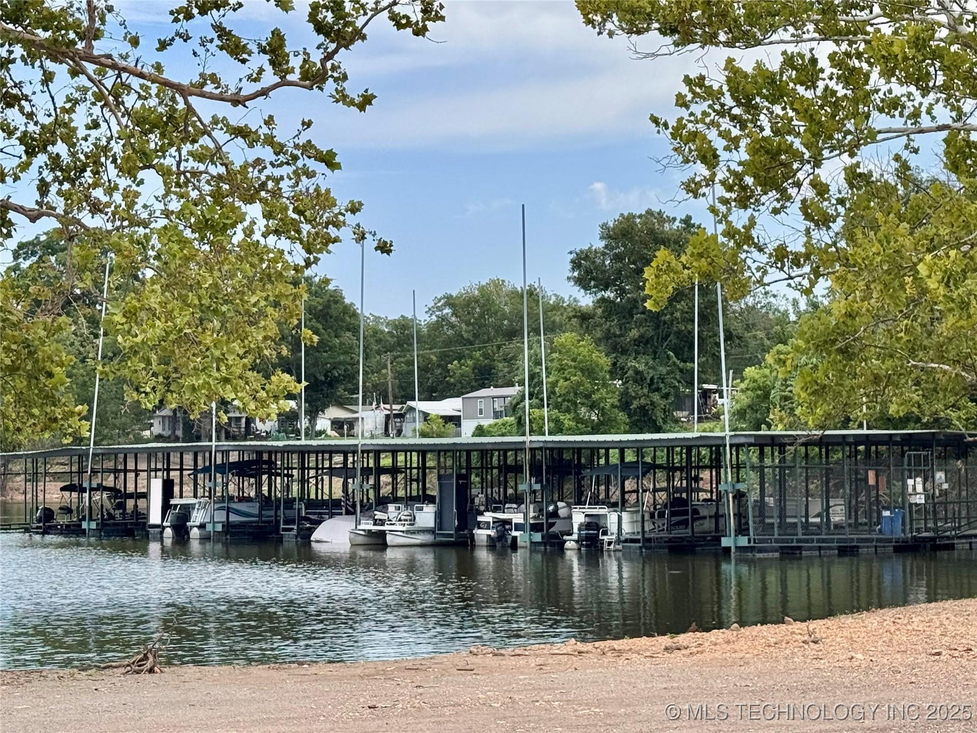 Image 4: Covered Boat Dock &ndash; Spacious dock with 20 slips.