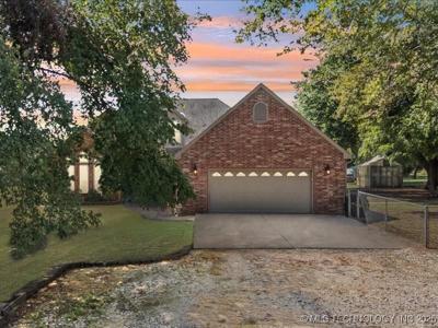 16001 N Peoria Avenue