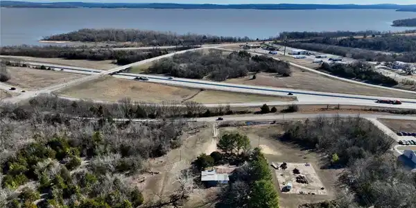 Image 3: CLOSE TO HWY 69 EXIT, AND LAKE EUFAULA . NEW CASIN