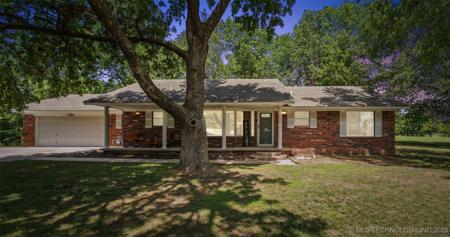 1180 W Country Club Road