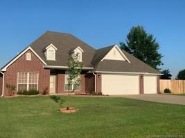1121 S Hummingbird Circle
