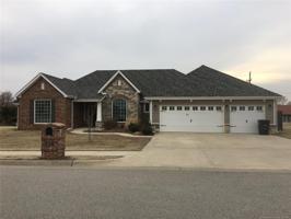 215 NE Beecher Lane