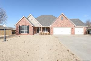 1115 W Dogwood Street