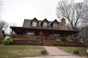595 Lakeside Drive N