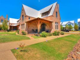 43 Redbud Street