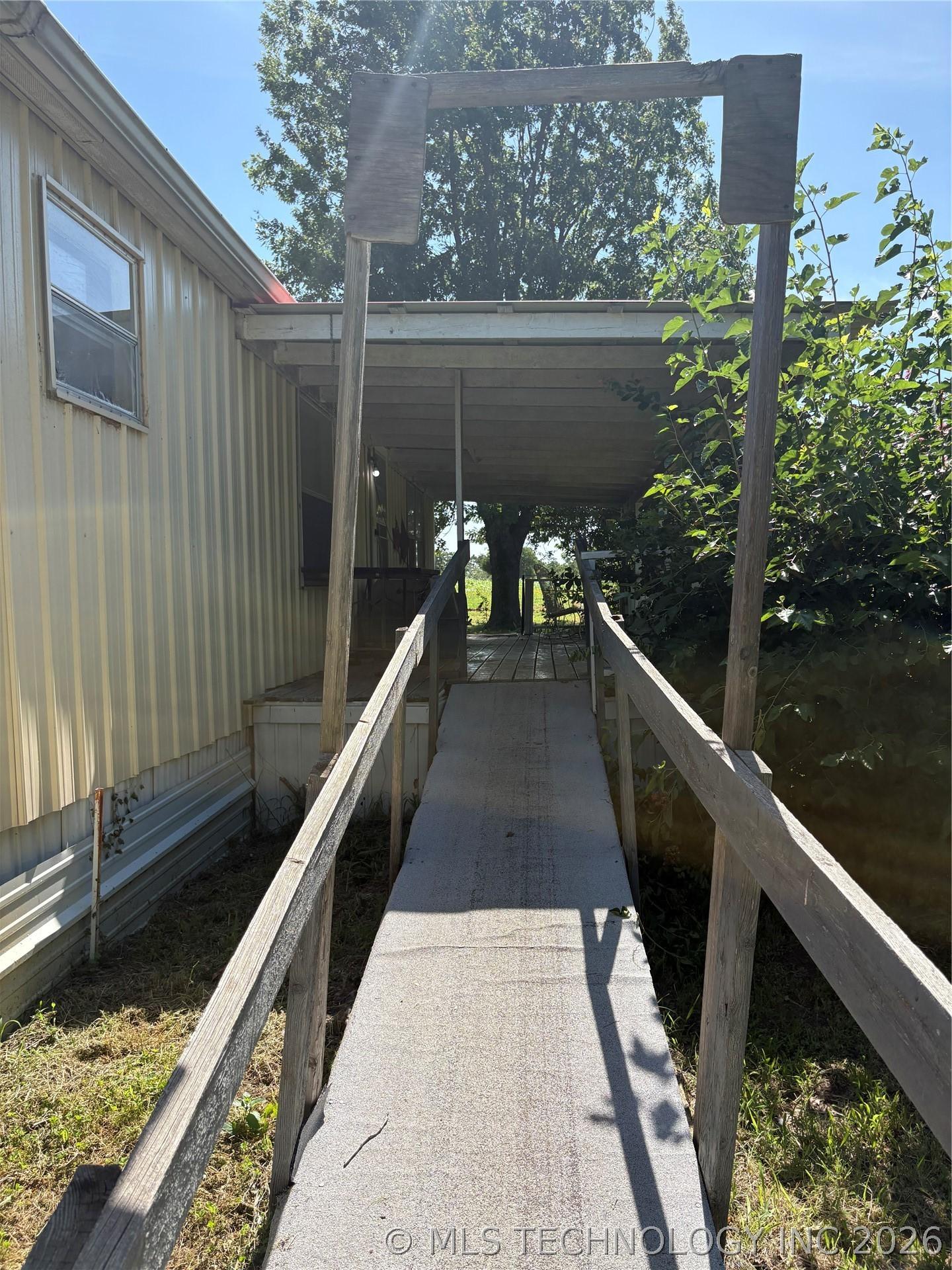 Image 3: ramp to front porch - in need of tlc