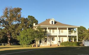 300 SE Freeman