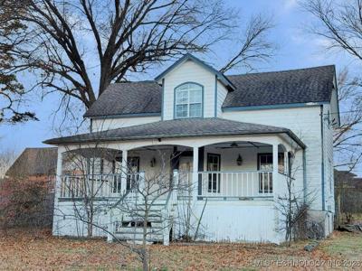 106 NE 3rd Street