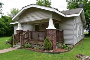 16 E Cherry Avenue