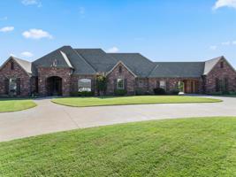 1602 NE Oakridge Drive