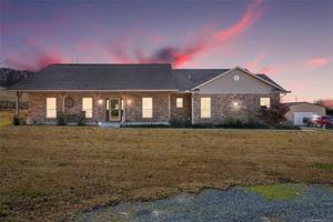 610 Country Lane