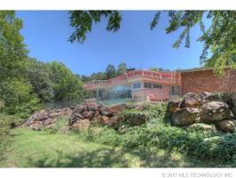 1306 N Oak Lane