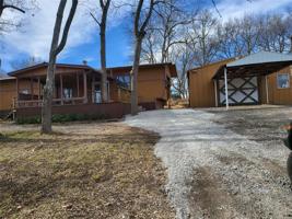 569 Lakeside Drive N