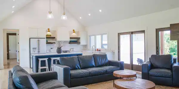 Image 4: Vaulted ceilings with exposed wood beam, recessed