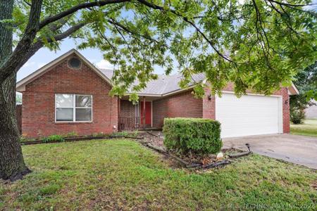 1109 S Mockingbird Lane