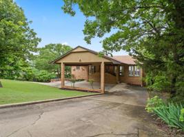 979 W Lakeshore Drive