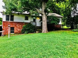 118 Lakeside Lane N