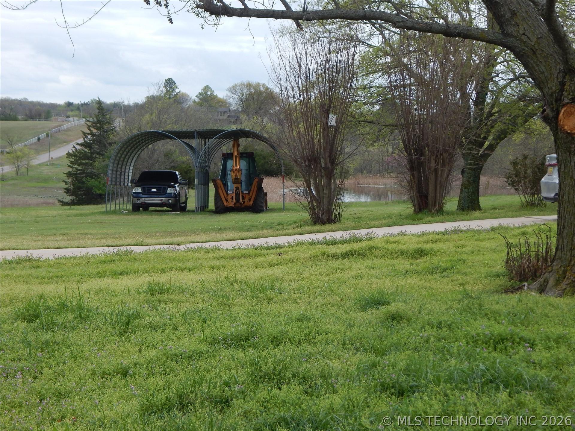 Image 2: Vehicle Carport