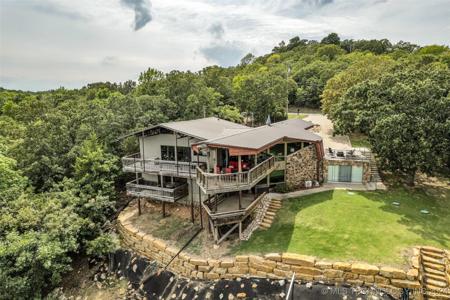 1290 W Lakeshore Bluff