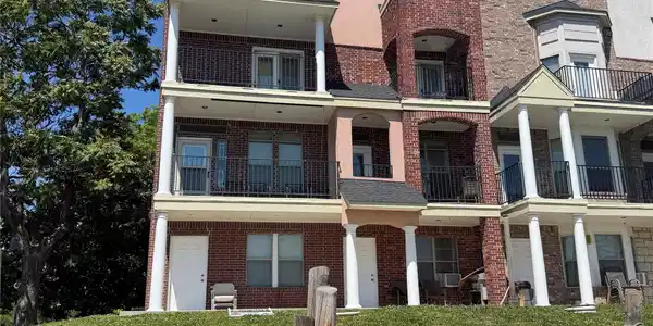 336 Lakeshore