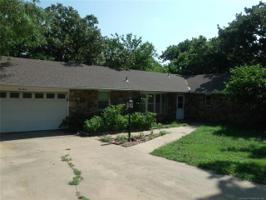612 Oakridge Drive