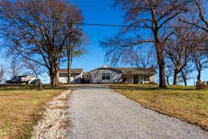 72 Lakeside Lane N
