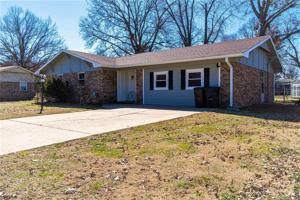 912 Colonial Drive