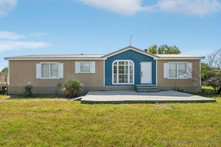 40560 N 3967 Lane