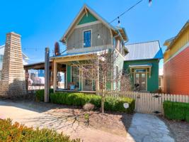 33 Boardwalk Street