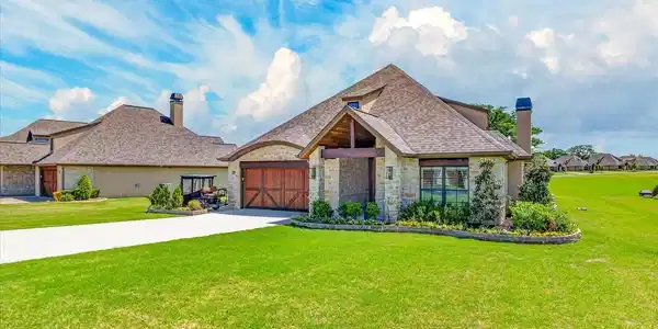 Image 3: This home has raised planters with matching stone