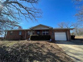 121 Gilbert Drive