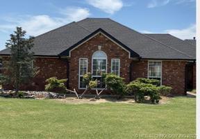 1045 W McIntosh