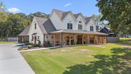 900 N 4389 Lane