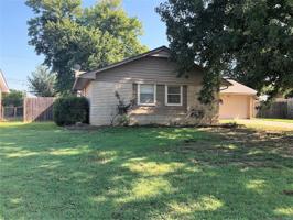 406 E Woods Lane