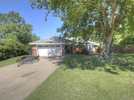 1002 E Comet Place