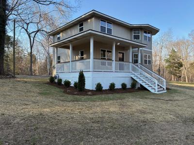 220 Bluff Rd