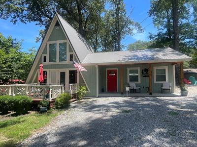 65 White Dr