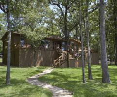 902 King Thomas Dr