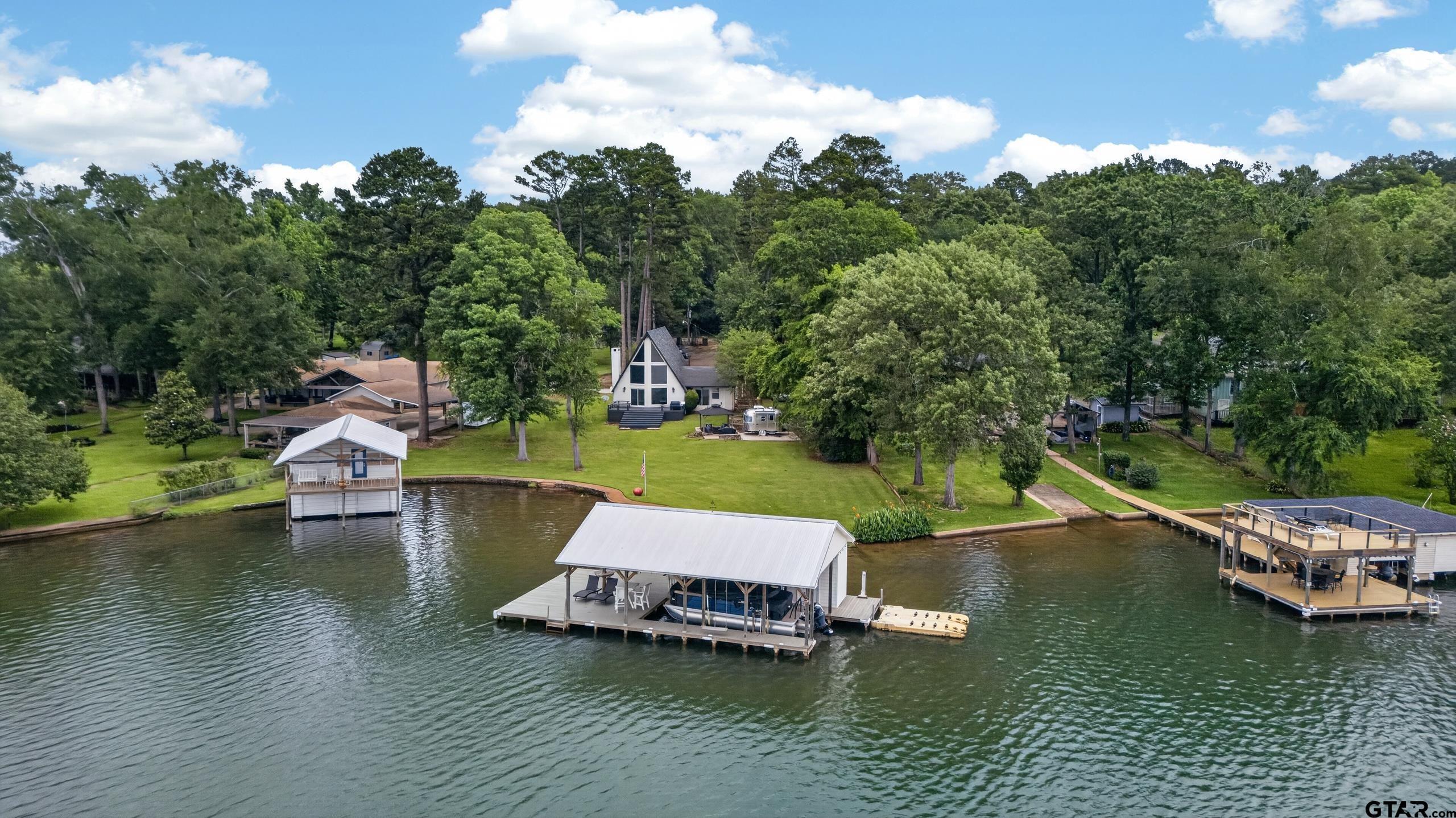 Image 3: TWO Boathouses