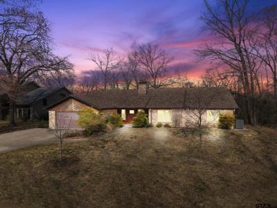 615 Private Road 5881