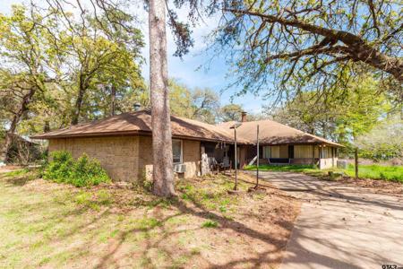 22851 Lakeside Dr