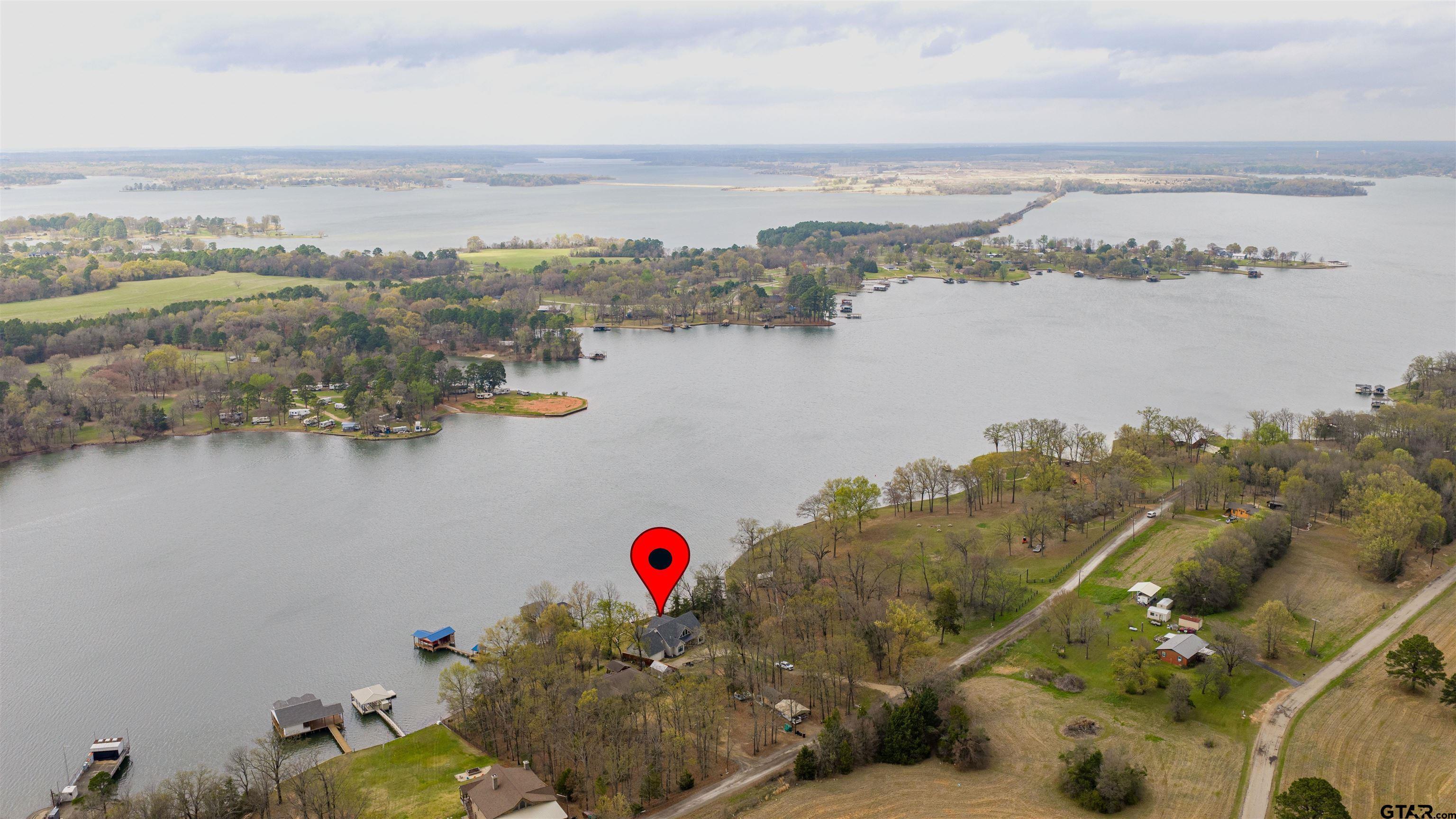 Image 2: Aerial view / position on the lake